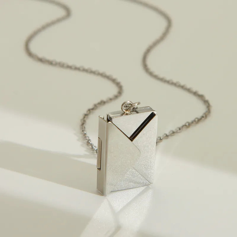 Collana Busta con Lettera  Personalizzata