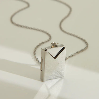 Collana Busta con Lettera  Personalizzata